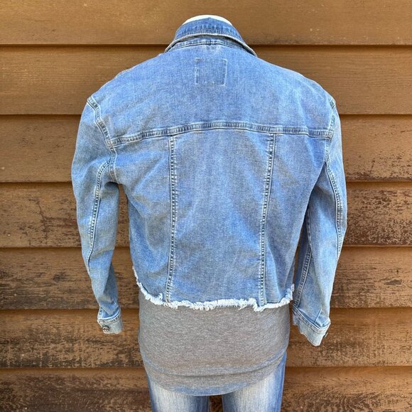 Justice Girls Denim Jacket Size 16/18 Light Blue Stretchy Frayed Hem Button Fron - Picture 4 of 10